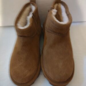 BearPaw Brown Ankle Boots Size 4 with Cream Lining